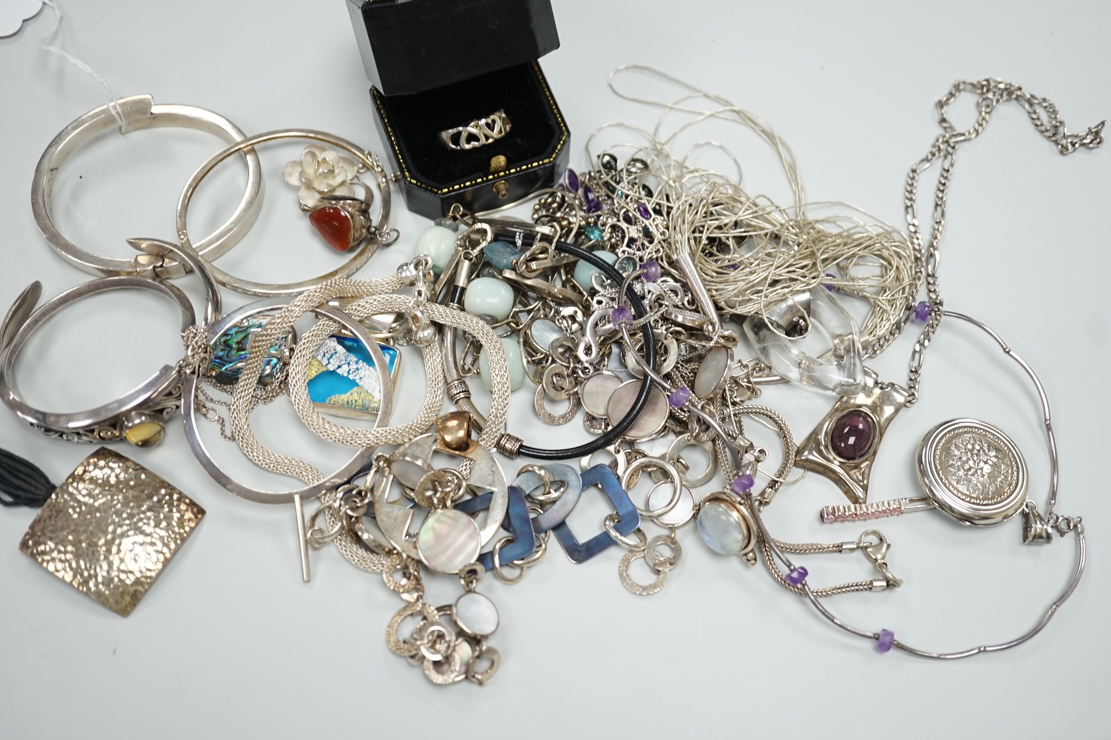 A quantity of assorted jewellery including 925 and white metal bracelets, necklaces, pendants, bangles ring etc.